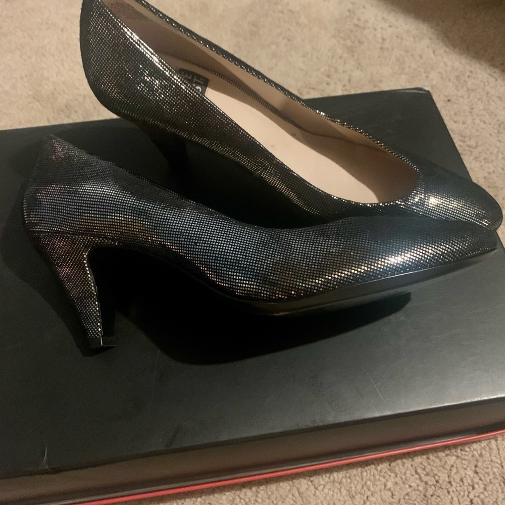 High heels - Picture 2 of 2